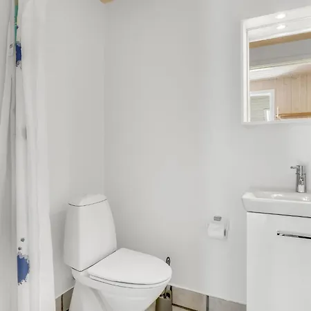 Gorgeous Home In Nexo With Wifi Дом отдыха *