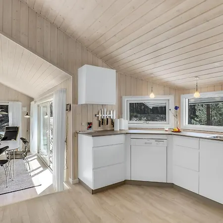 Gorgeous Home In Nexo With Wifi Нексё