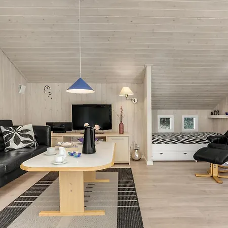 Gorgeous Home In Nexo With Wifi Дом отдыха