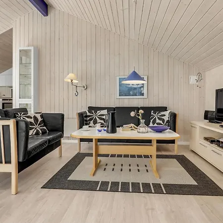 Gorgeous Home In Nexo With Wifi Дом отдыха *