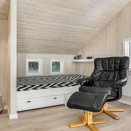 Gorgeous Home In Nexo With Wifi Дом отдыха