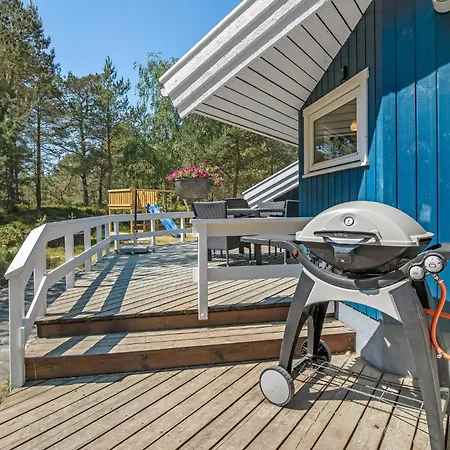 Gorgeous Home In Nexo With Wifi *